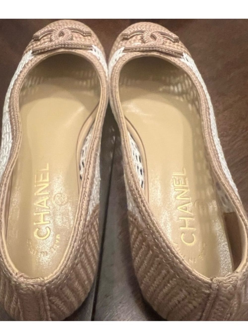 CHANEL Beige and White Raffia CC Logo Ballet Flats - Picture 6 of 6